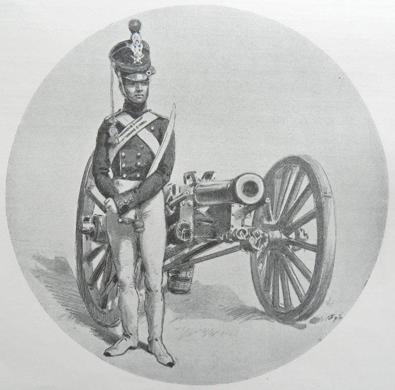 Kanonier artylerii pieszej Armii Królestwa Polskiego z lat 1815–1826 stojący obok armaty